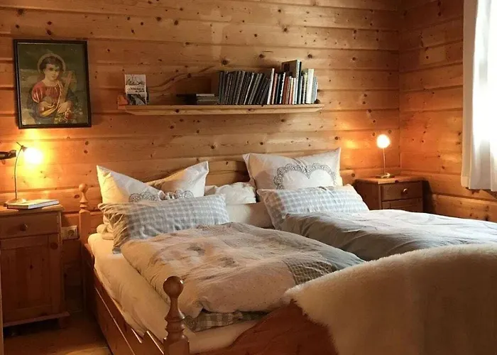 The Karl Anton Huette Nyaraló *